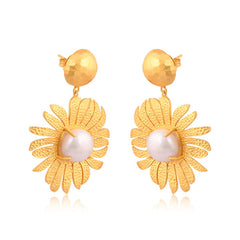 Anemone's Charm Drop Earrings - Pearl