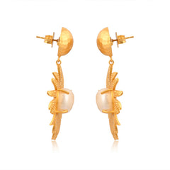 Anemone's Charm Drop Earrings - Pearl